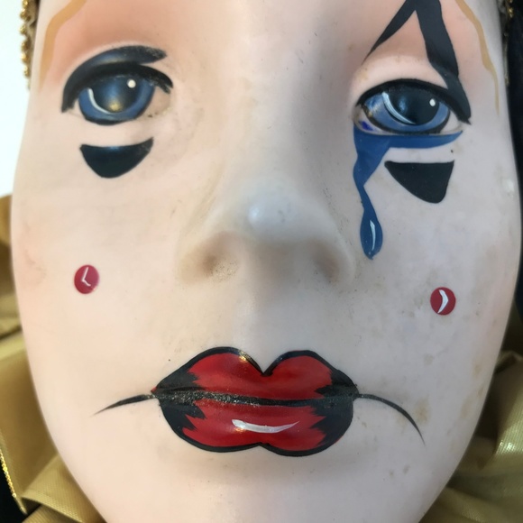 Add Festive Charm to Your Home with a New Orleans Style Mardi Gras Wall Hanging - Picture 3 of 3